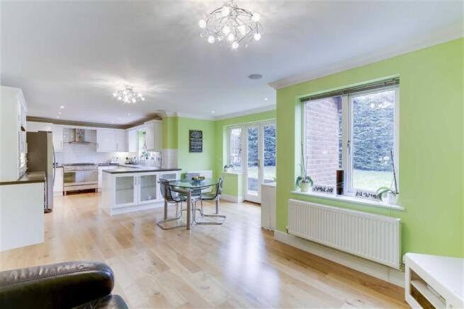 KITCHEN/FAMILY ROOM