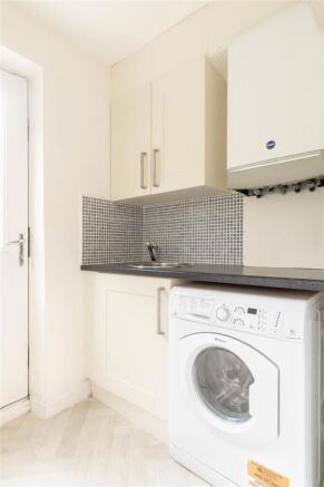 4 bed Semi-Detached for sale Image 6