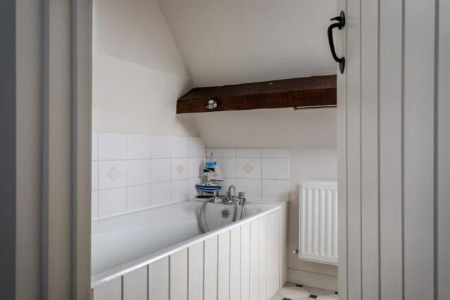 42 - New Pike House - GL7 5NA - Web.jpg