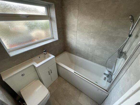 Gerrard Road Bathroom