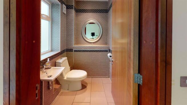 CLOAKROOM / WC