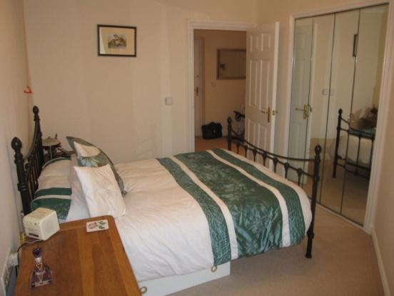 LARGE BEDROOM