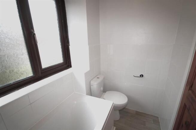 Bathroom B.JPG