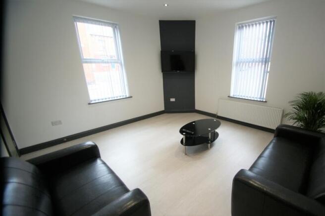 4 bed Terraced to rent Image 10