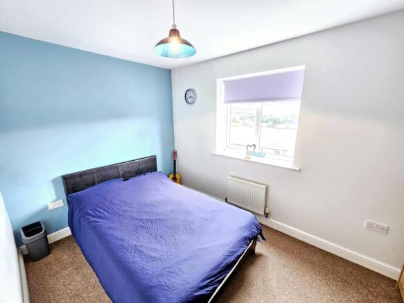 4 bed Semi-Detached for sale Image 12