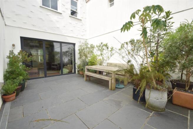 CENTRAL COURTYARD