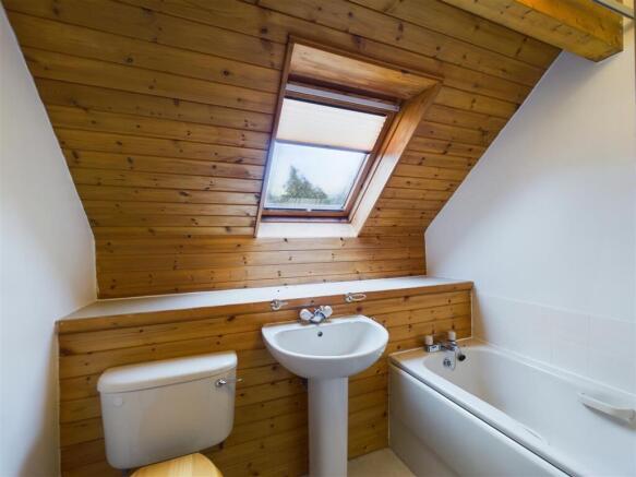 2 bed Flat for sale Image 5