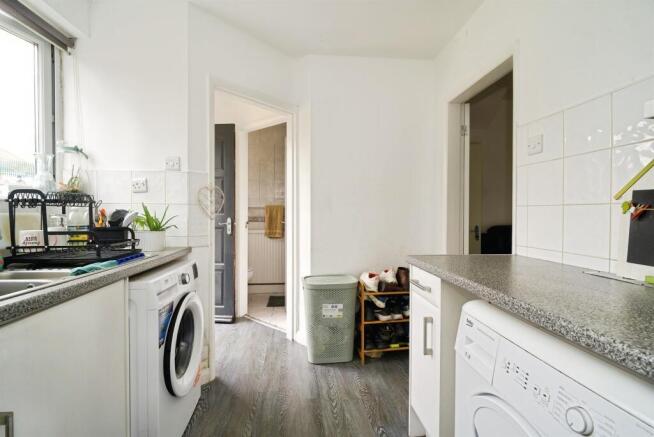 3 bed Semi-Detached for sale Image 6