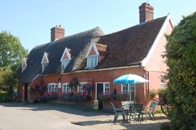 The Local Pub - T...
