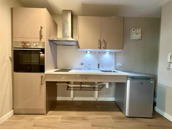 Kitchen Pic 1.jpeg