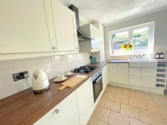 Kitchen c.jpg