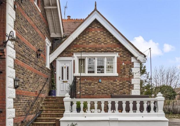 4, 14 Bulkington Ave-014.JPG