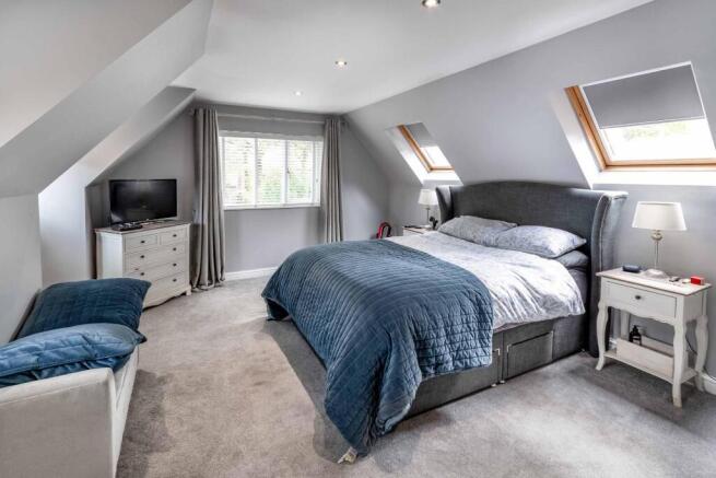 5 bed Detached for sale Image 5