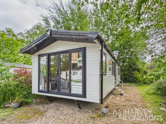 Exterior of the Willerby Lamberhurst Holiday Carav