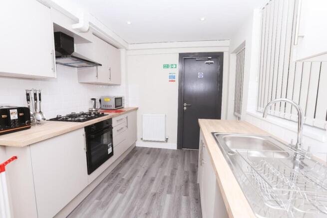 5 bed Terraced to rent Image 5