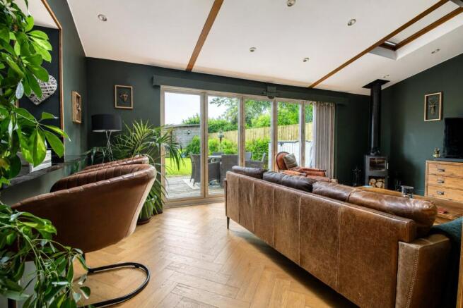 5 bed Semi-Detached for sale Image 10