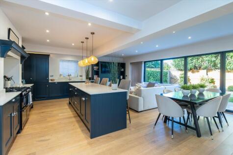 St. Andrews Walk, Cobham, Surrey KT11