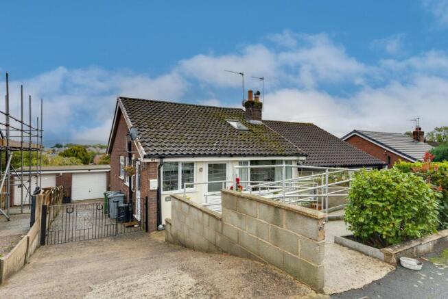 2-bed bungalow on Tidnock Avenue, Congleton, CW12, £250,000