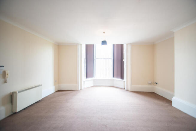 2 bed Flat to rent Image 5
