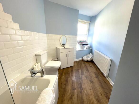 Bathroom 2.JPG