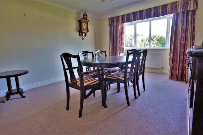 Bed 3 / Dining Room