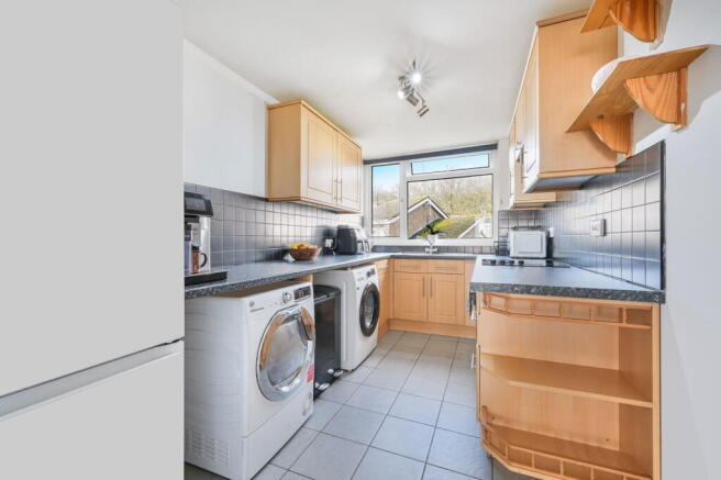 Barnetts Shaw, Oxted, RH8 0NT photo 4