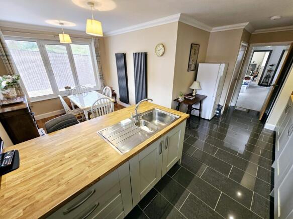 2 bed Flat for sale Image 10