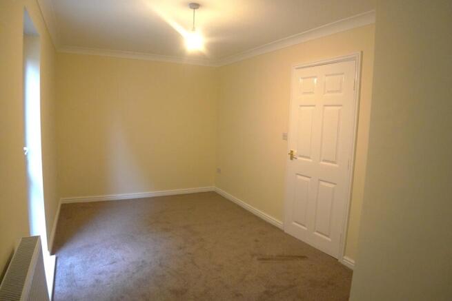 2 bed Apartment to rent Image 4