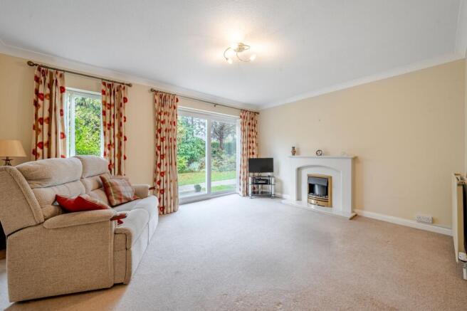 Almsford Avenue, Harrogate, HG2 photo 2
