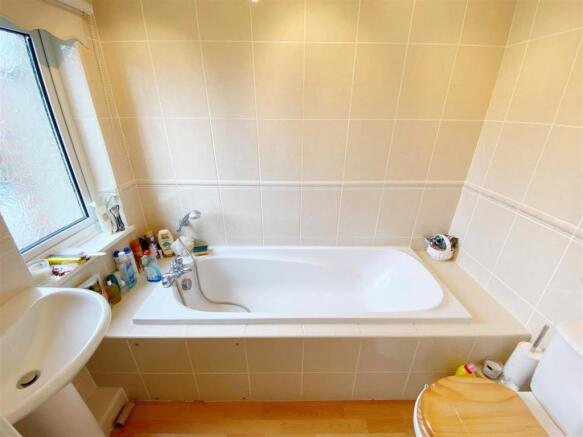 En-Suite Bathroom.jpg