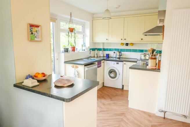 KITCHEN/DINING ROOM