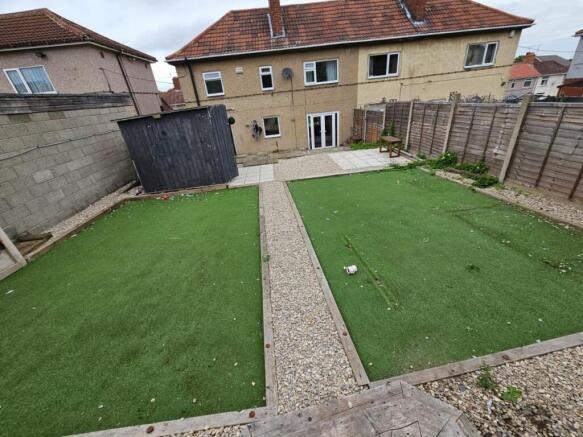 4 bed Semi-Detached to rent Image 10