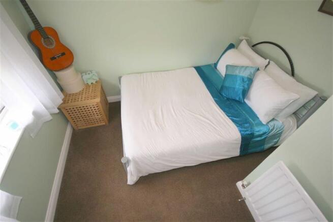 FRONT DOUBLE BEDROOM