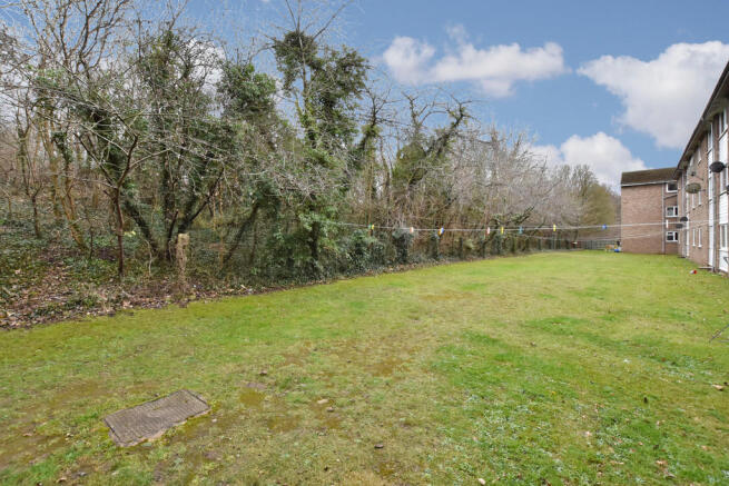 Communal Garden (...