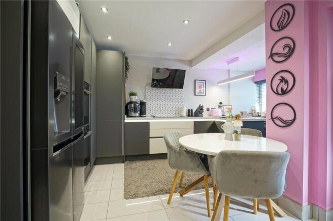 4 bed House for sale Image 5