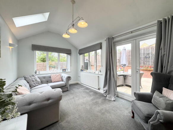 5 bed Detached for sale Image 4