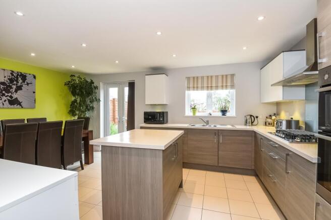 Kitchen / Dining Area