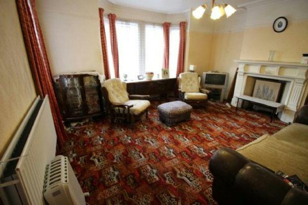 Full width lounge