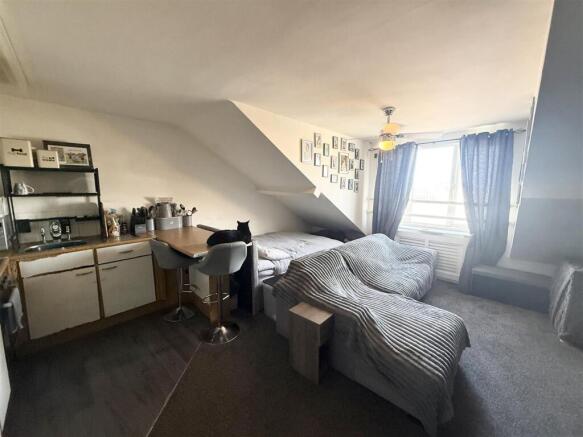 Lounge/Kitchen