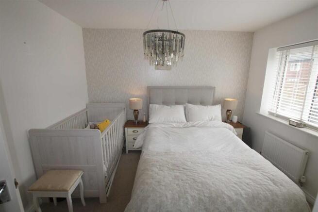 3 bed Semi-Detached for sale Image 8