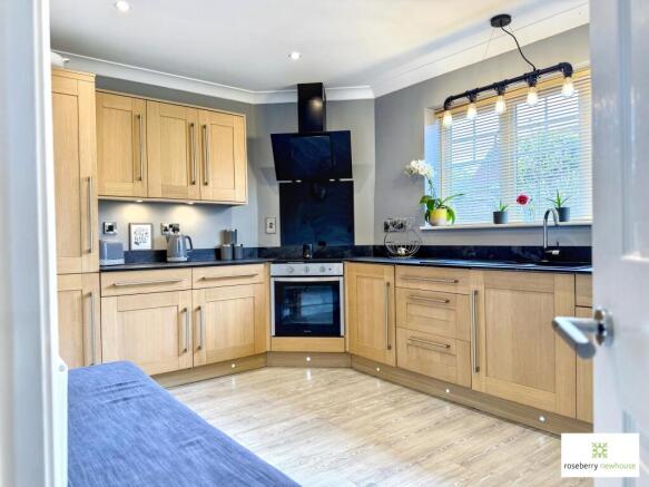 4 bed Detached for sale Image 6