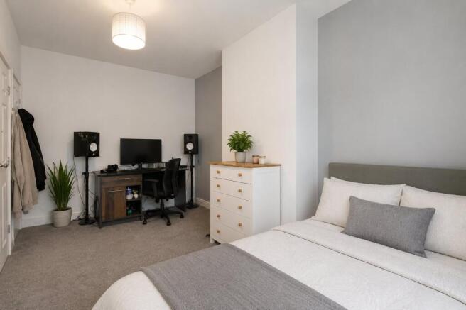 4 bed Terraced to rent Image 5