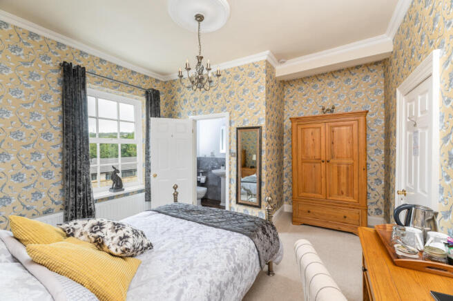 4 bed Detached for sale Image 12