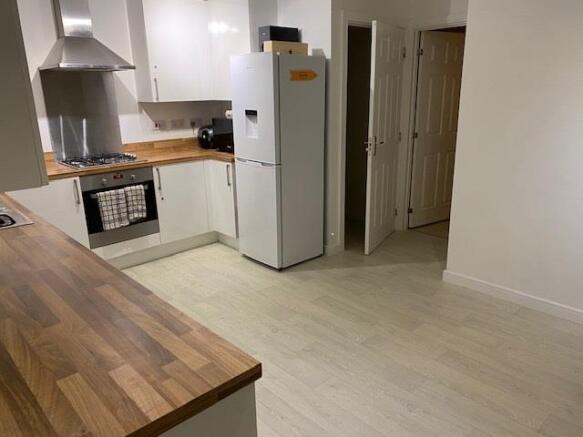 Kitchen 2 (002).jpg