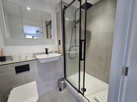 3 bed Town House to rent Image 12