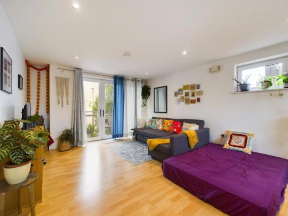 CAM01909G0-PR0059-STILL005