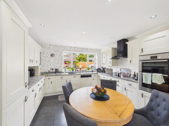 3 bed Semi-Detached for sale Image 5