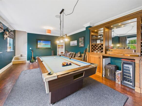 5 bed Detached for sale Image 10