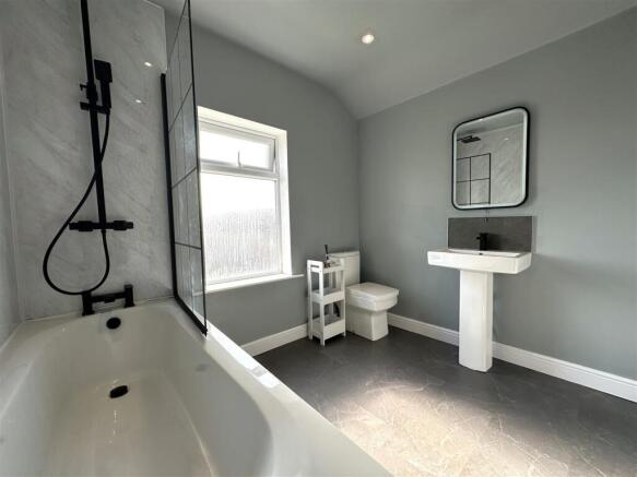 First Floor Bathroom 573