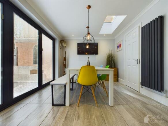 CAM02365G0-PR0135-STILL012.jpg